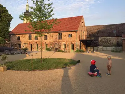 Kinder, die in der Unterkunft Ferienhaus am Schloss Meseberg übernachten
