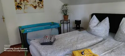 Ein Bett oder Betten in einem Zimmer der Unterkunft Ferienwohnung Blütenstadt Werder-Havel