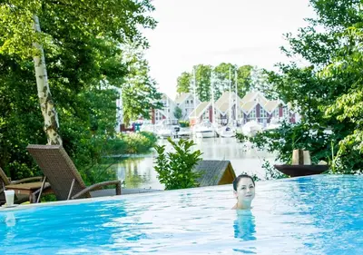 Der Swimmingpool an oder in der Nähe von SATAMA Sauna Resort & SPA