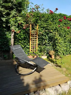 Ein Garten an der Unterkunft 4 Sterne Souterrain Apartment Alt-Mariendorf