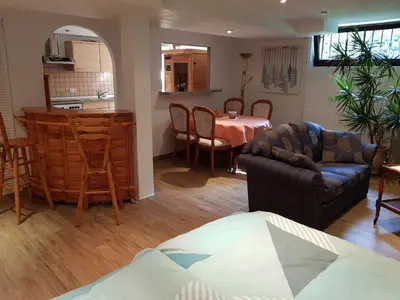 Ein Sitzbereich in der Unterkunft 4 Sterne Souterrain Apartment Alt-Mariendorf