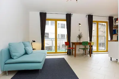Ein Sitzbereich in der Unterkunft Raja Jooseppi Apartments - Spittelmarkt Historische Mitte