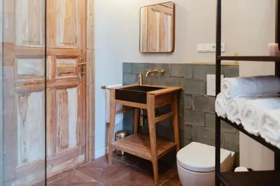 Ein Bett oder Betten in einem Zimmer der Unterkunft LoftBrücke, Apartment am Platz der Luftbrücke