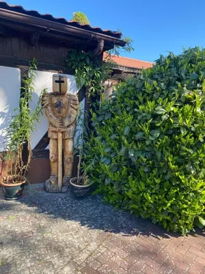 Ein Garten an der Unterkunft Pension Haus zum See GbR