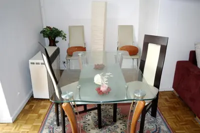 Ein Sitzbereich in der Unterkunft Kudamm Apartment West Central City