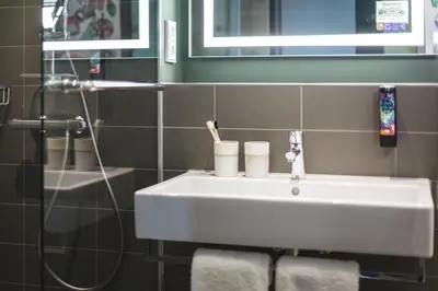 Ein Badezimmer in der Unterkunft Holiday Inn - the niu, Dwarf Berlin Schöneberg by IHG