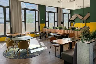 Ein Sitzbereich in der Unterkunft Holiday Inn - the niu, Dwarf Berlin Schöneberg by IHG