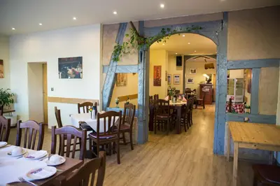 Ein Restaurant oder anderes Speiselokal in der Unterkunft Gasthof & Fleischerei Rheinsberg