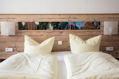 Ein Bett oder Betten in einem Zimmer der Unterkunft Gasthof & Fleischerei Rheinsberg