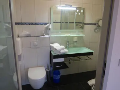 Ein Badezimmer in der Unterkunft Gasthof & Fleischerei Rheinsberg