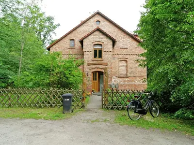 Ein Garten an der Unterkunft Forest Retreat Near Berlin
