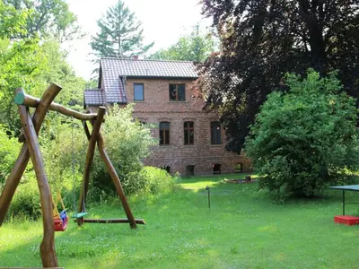 Ein Kinderspielbereich in der Unterkunft Forest Retreat Near Berlin