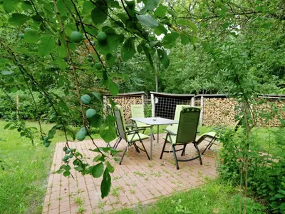 Ein Garten an der Unterkunft Forest Retreat Near Berlin