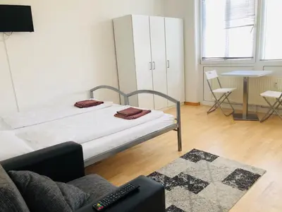 Ein Bett oder Betten in einem Zimmer der Unterkunft BNB Potsdamer Platz Rooms & Apartments