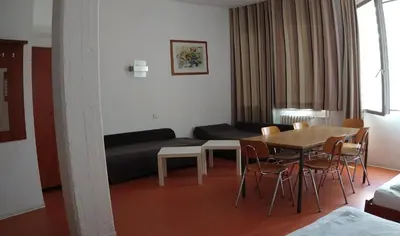 Ein Sitzbereich in der Unterkunft Hostel am Kurtti