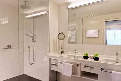 Ein Badezimmer in der Unterkunft Estrel Berlin