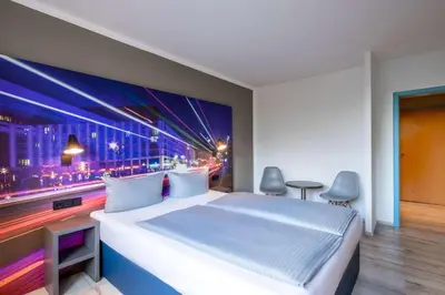 Ein Bett oder Betten in einem Zimmer der Unterkunft Hotel Berlin Lichtenberg