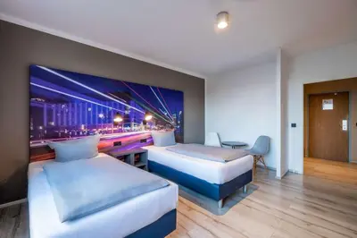 Ein Bett oder Betten in einem Zimmer der Unterkunft Hotel Berlin Lichtenberg