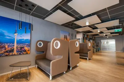 Ein Sitzbereich in der Unterkunft Hotel Berlin Lichtenberg