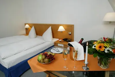 Ein Bett oder Betten in einem Zimmer der Unterkunft Stadthotel Oranienburg