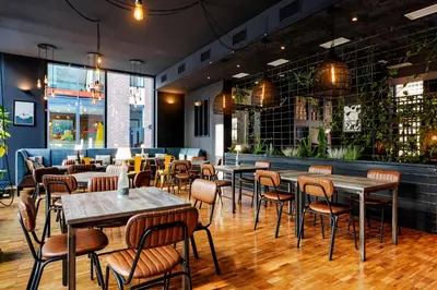 Ein Restaurant oder anderes Speiselokal in der Unterkunft Hotel am Borsigturm
