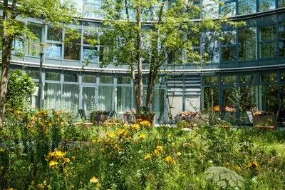 Ein Garten an der Unterkunft Hotel am Borsigturm