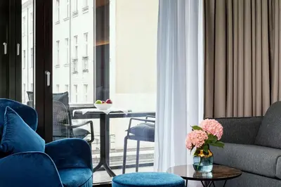 Ein Sitzbereich in der Unterkunft NH Berlin Kurfürstendamm