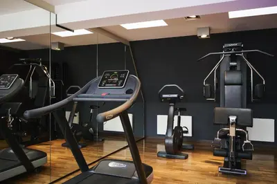 Das Fitnesscenter und/oder die Fitnesseinrichtungen in der Unterkunft NH Berlin Kurfürstendamm