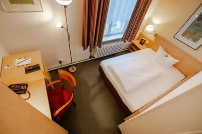 Ein Bett oder Betten in einem Zimmer der Unterkunft Hotel Tiergarten Berlin