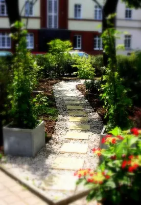 Ein Garten an der Unterkunft SensCity Hotel Berlin Spandau