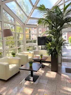 Ein Sitzbereich in der Unterkunft SensCity Hotel Berlin Spandau