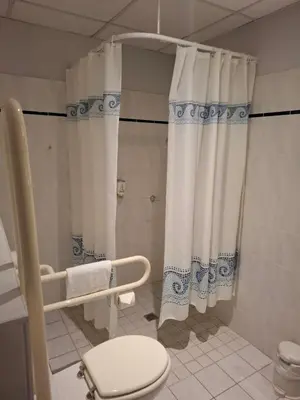 Ein Badezimmer in der Unterkunft Andersen Hotel Birkenwerder