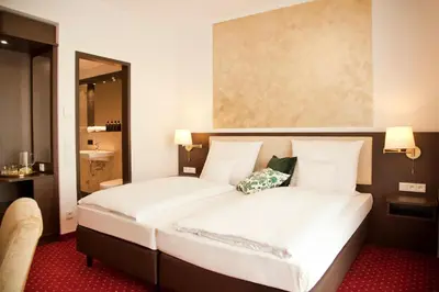 Ein Bett oder Betten in einem Zimmer der Unterkunft Gold Palais Hotel