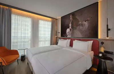 Ein Bett oder Betten in einem Zimmer der Unterkunft Radisson RED Berlin Kudamm