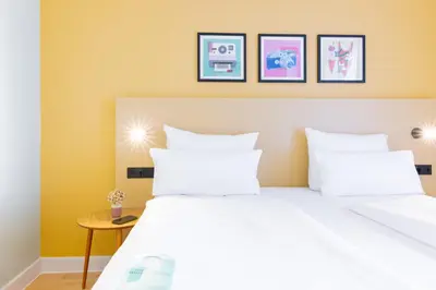 Ein Bett oder Betten in einem Zimmer der Unterkunft Garner Hotel Berlin - Messe by IHG