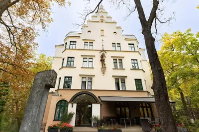 Das Gebäude in dem sich das Hotel befindet