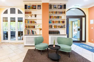 Ein Sitzbereich in der Unterkunft Garner Hotel Berlin - Messe by IHG
