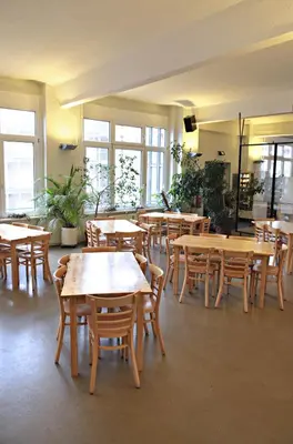 Ein Restaurant oder anderes Speiselokal in der Unterkunft Hotel Transit Loft