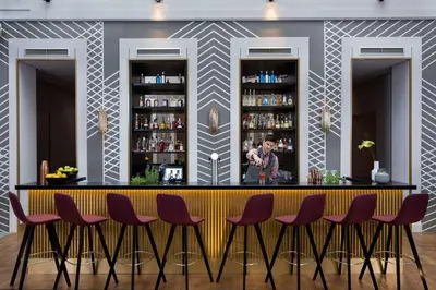 Getränke in der Unterkunft art'otel berlin mitte, Powered by Radisson Hotels