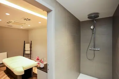 Ein Badezimmer in der Unterkunft art'otel berlin mitte, Powered by Radisson Hotels