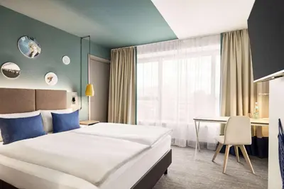 Ein Bett oder Betten in einem Zimmer der Unterkunft Vienna House Easy by Wyndham Berlin Prenzlauer Berg