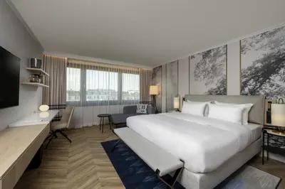 Ein Bett oder Betten in einem Zimmer der Unterkunft DoubleTree by Hilton Berlin Ku'damm