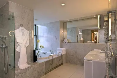 Ein Badezimmer in der Unterkunft Sheraton Berlin Grand Hotel Esplanade