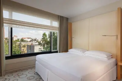 Ein Bett oder Betten in einem Zimmer der Unterkunft Sheraton Berlin Grand Hotel Esplanade