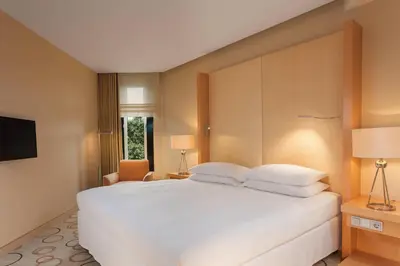 Ein Bett oder Betten in einem Zimmer der Unterkunft Sheraton Berlin Grand Hotel Esplanade
