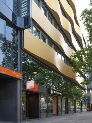 Das Gebäude in dem sich das Aparthotel befindet