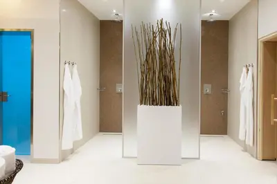 Ein Badezimmer in der Unterkunft Crowne Plaza Berlin City Centre Ku'damm by IHG