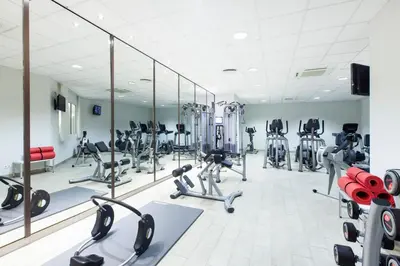 Das Fitnesscenter und/oder die Fitnesseinrichtungen in der Unterkunft Crowne Plaza Berlin City Centre Ku'damm by IHG