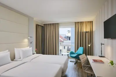 Ein Bett oder Betten in einem Zimmer der Unterkunft NH Berlin Alexanderplatz