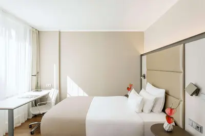 Ein Bett oder Betten in einem Zimmer der Unterkunft NH Collection Berlin Mitte am Checkpoint Charlie